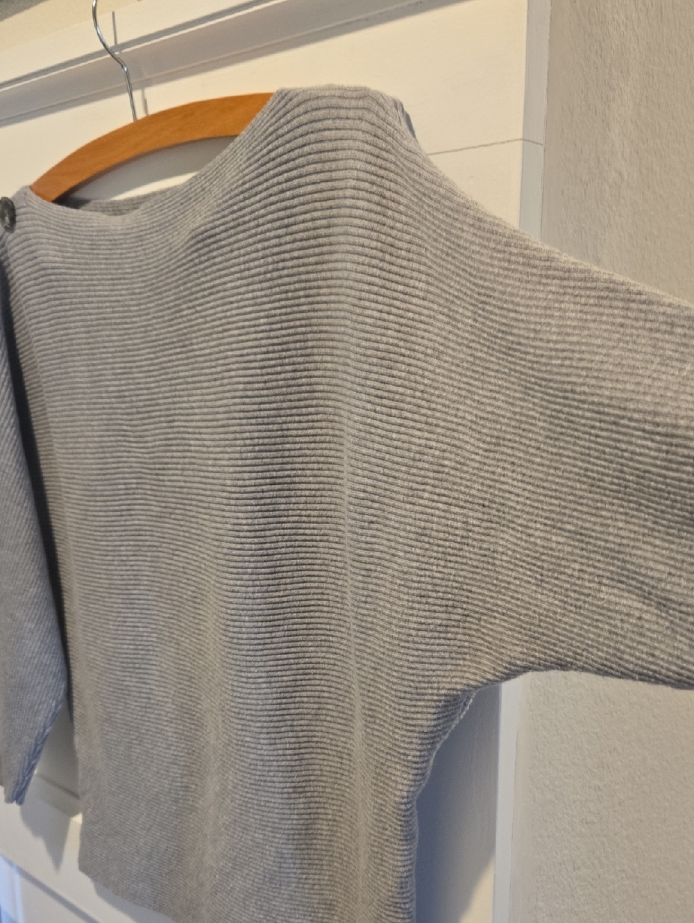 Vince Camuto Light Gray Ribbed Button-Shoulder Sweater - Picture 5 of 8